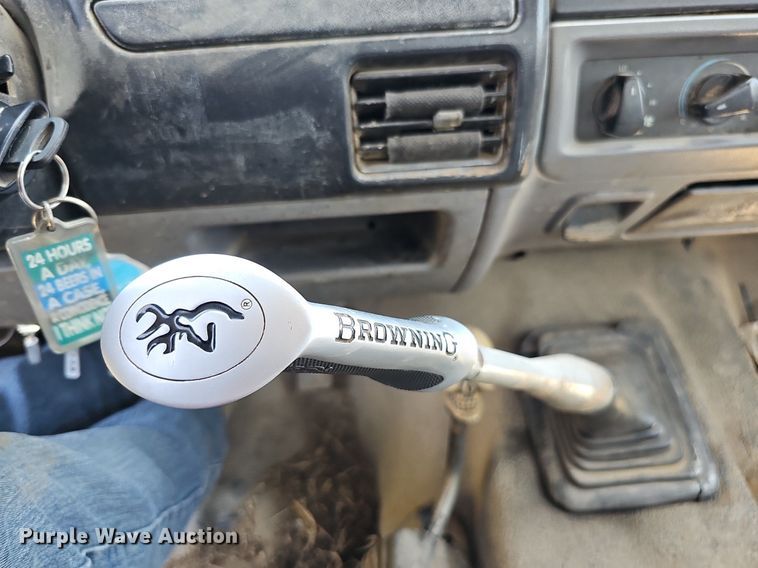 image for item DO2830 1997 Ford F350 XLT  bale bed pickup truck