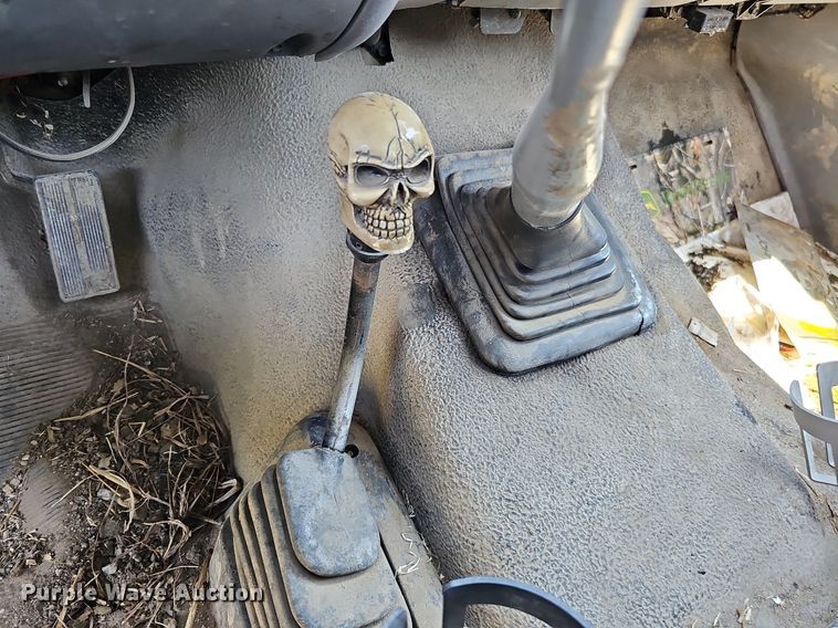 image for item DO2830 1997 Ford F350 XLT  bale bed pickup truck