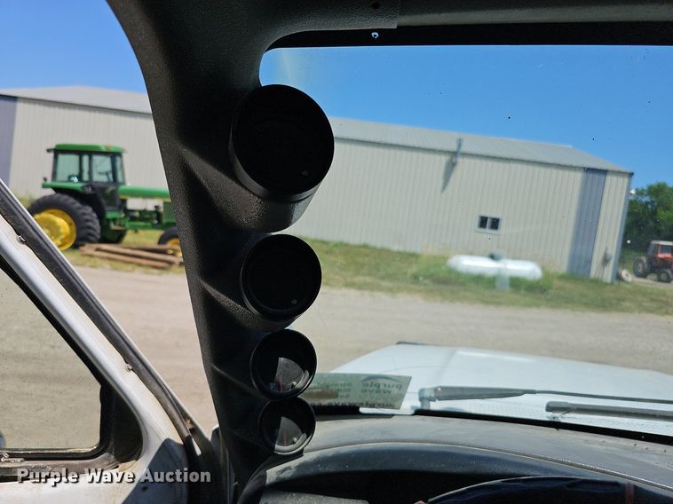 image for item DO2830 1997 Ford F350 XLT  bale bed pickup truck