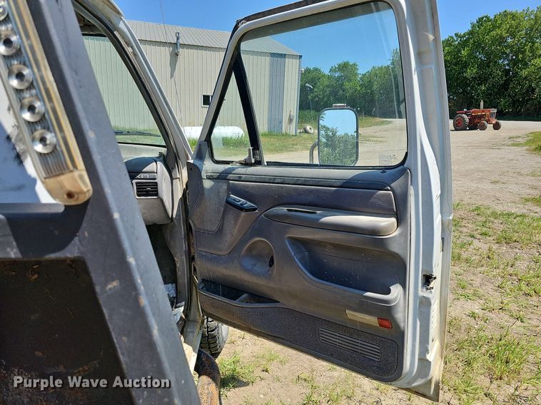 image for item DO2830 1997 Ford F350 XLT  bale bed pickup truck