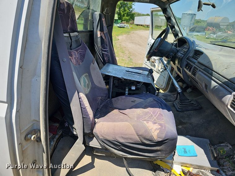 image for item DO2830 1997 Ford F350 XLT  bale bed pickup truck