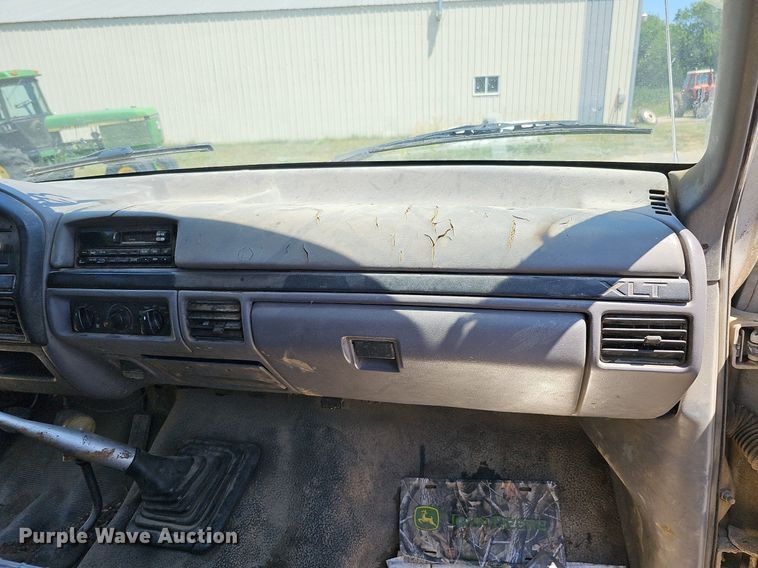 image for item DO2830 1997 Ford F350 XLT  bale bed pickup truck