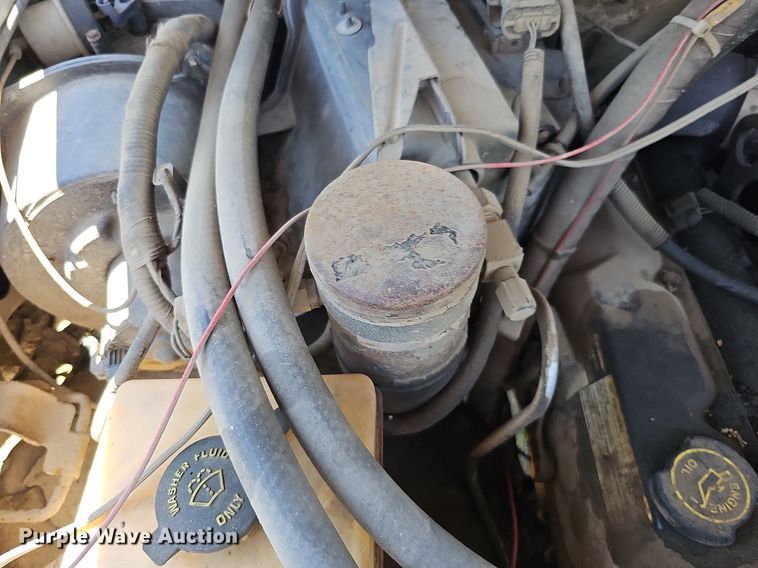 image for item DO2830 1997 Ford F350 XLT  bale bed pickup truck