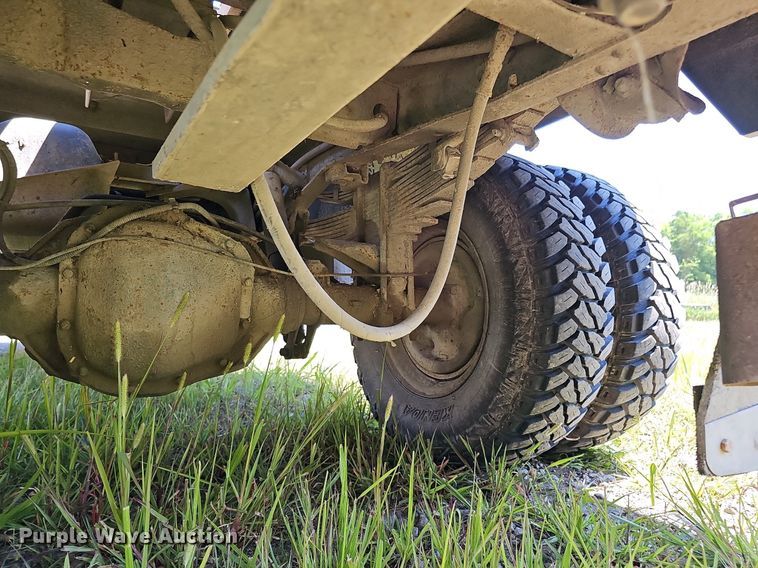 image for item DO2830 1997 Ford F350 XLT  bale bed pickup truck