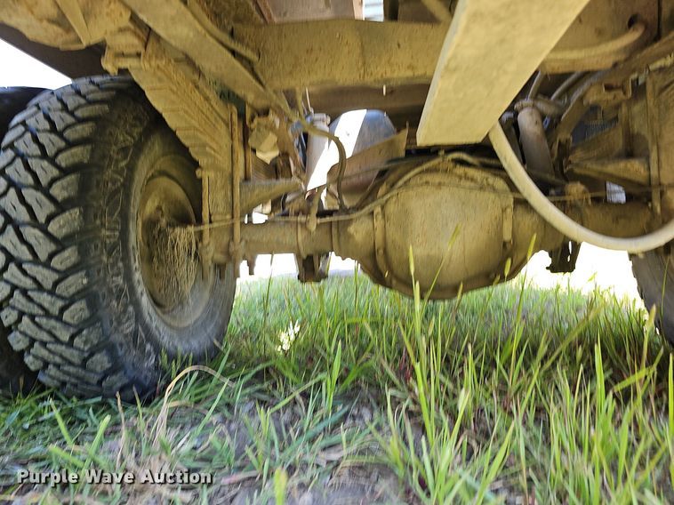 image for item DO2830 1997 Ford F350 XLT  bale bed pickup truck