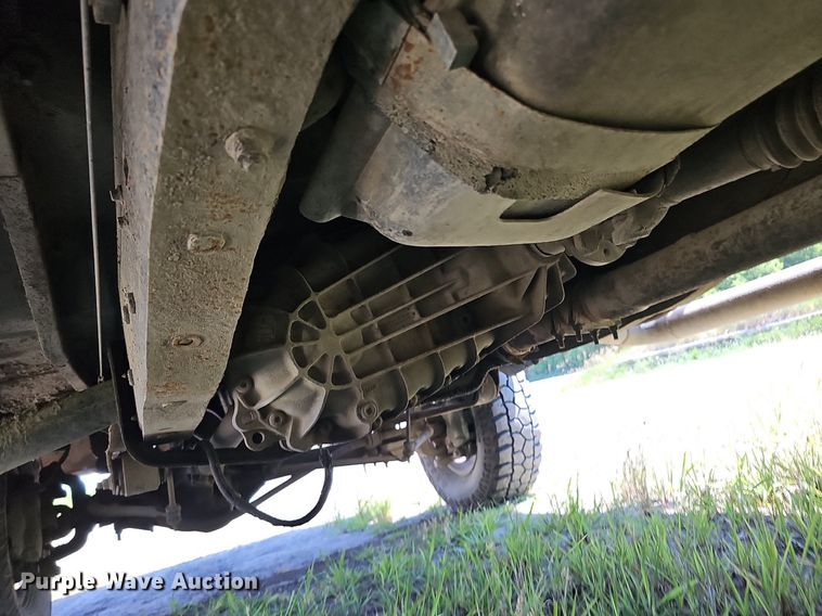 image for item DO2830 1997 Ford F350 XLT  bale bed pickup truck