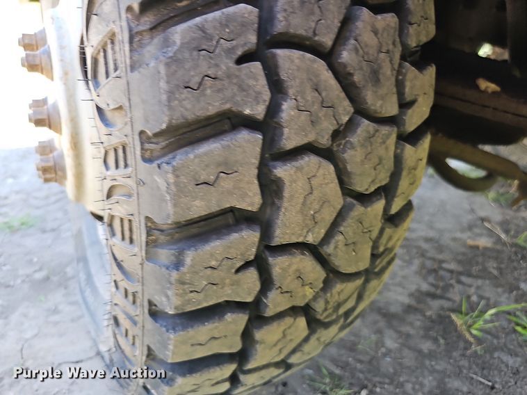 image for item DO2830 1997 Ford F350 XLT  bale bed pickup truck