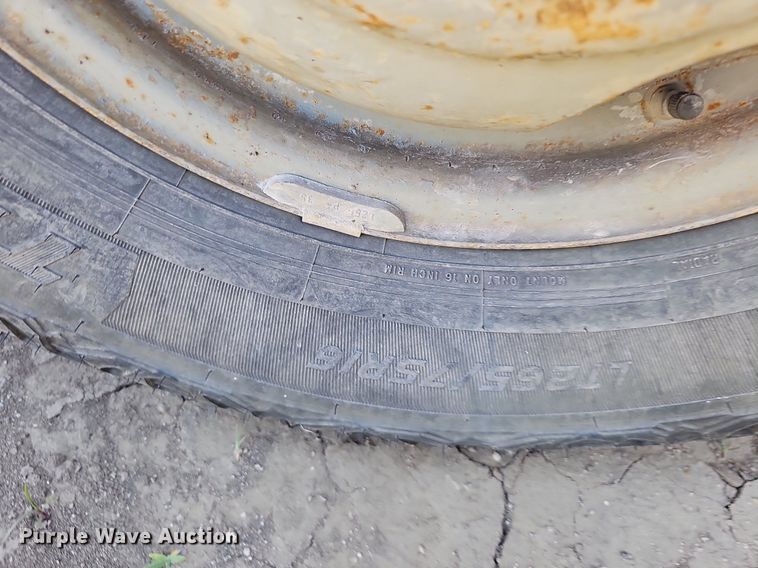 image for item DO2830 1997 Ford F350 XLT  bale bed pickup truck