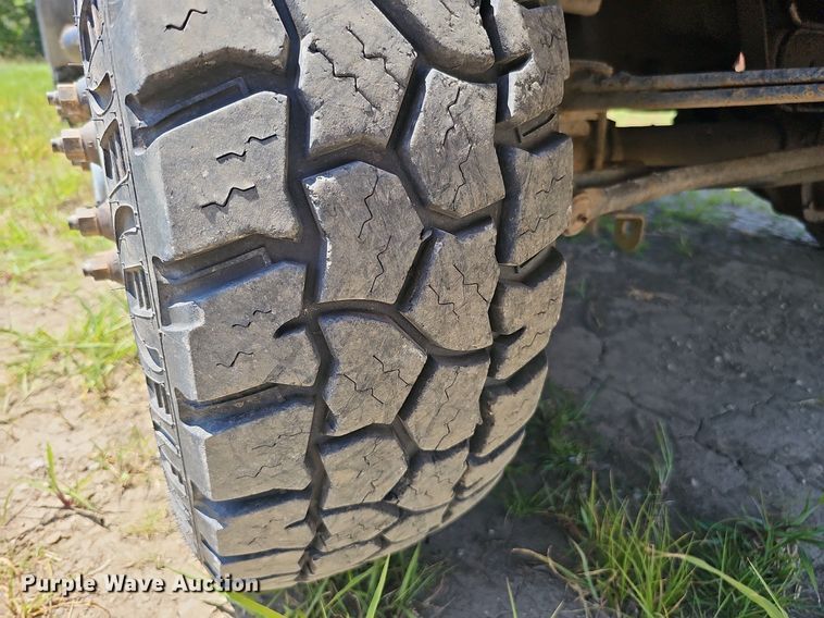 image for item DO2830 1997 Ford F350 XLT  bale bed pickup truck