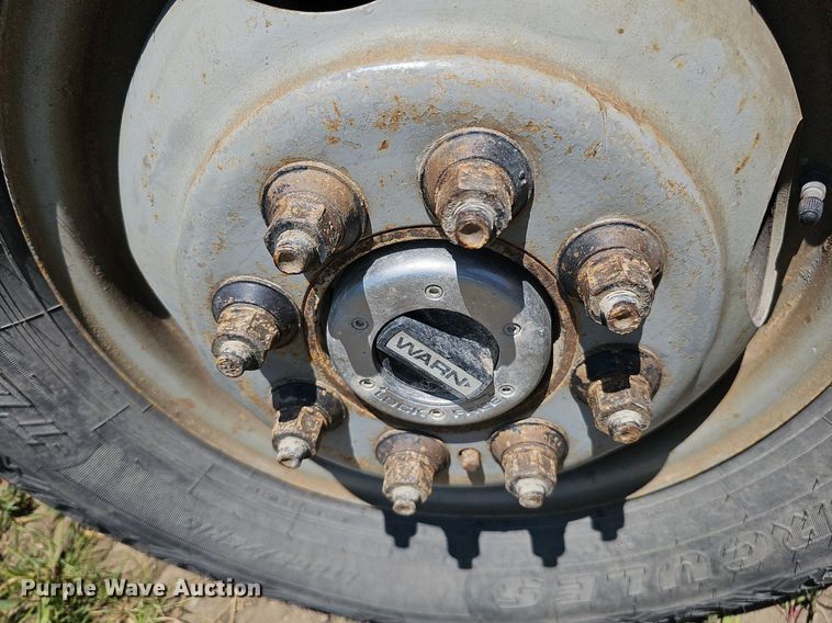 image for item DO2830 1997 Ford F350 XLT  bale bed pickup truck