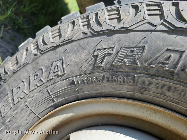 image for item DO2830 1997 Ford F350 XLT  bale bed pickup truck