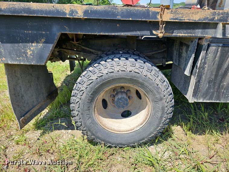 image for item DO2830 1997 Ford F350 XLT  bale bed pickup truck