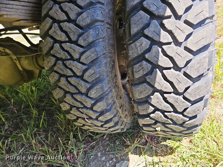 image for item DO2830 1997 Ford F350 XLT  bale bed pickup truck