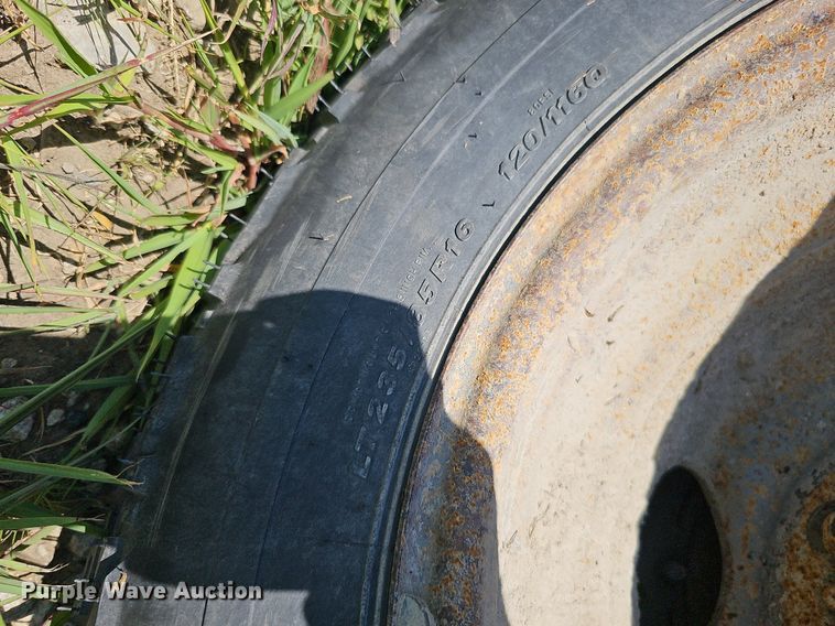 image for item DO2830 1997 Ford F350 XLT  bale bed pickup truck