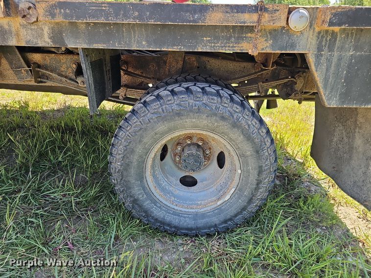 image for item DO2830 1997 Ford F350 XLT  bale bed pickup truck