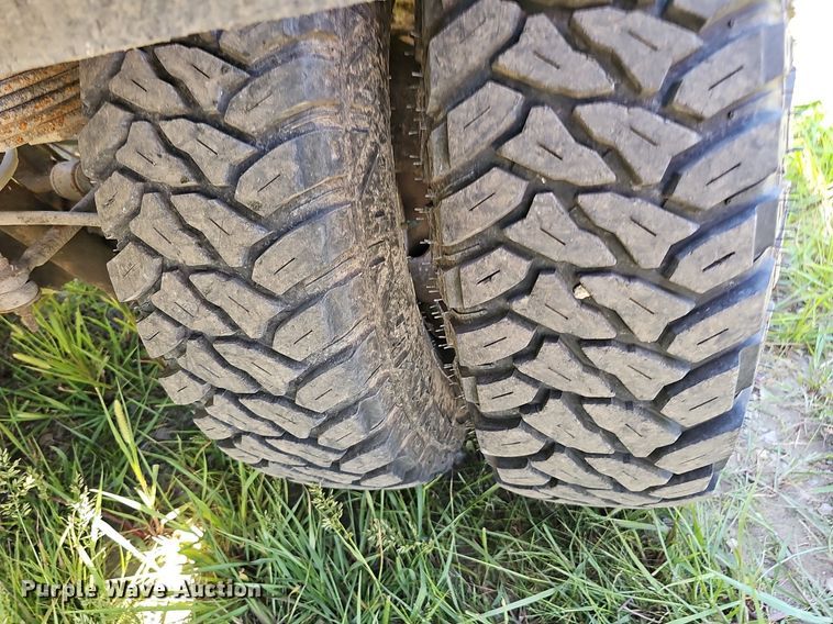 image for item DO2830 1997 Ford F350 XLT  bale bed pickup truck