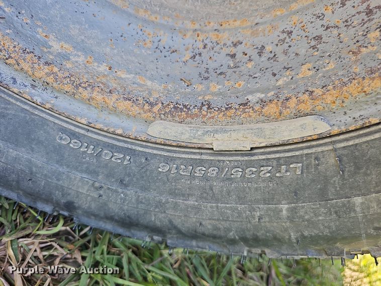 image for item DO2830 1997 Ford F350 XLT  bale bed pickup truck