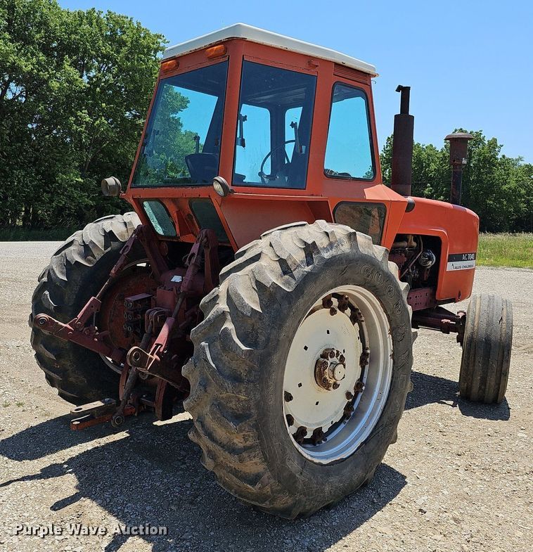 image for item DO2831 1976 Allis Chalmers 7040  tractor