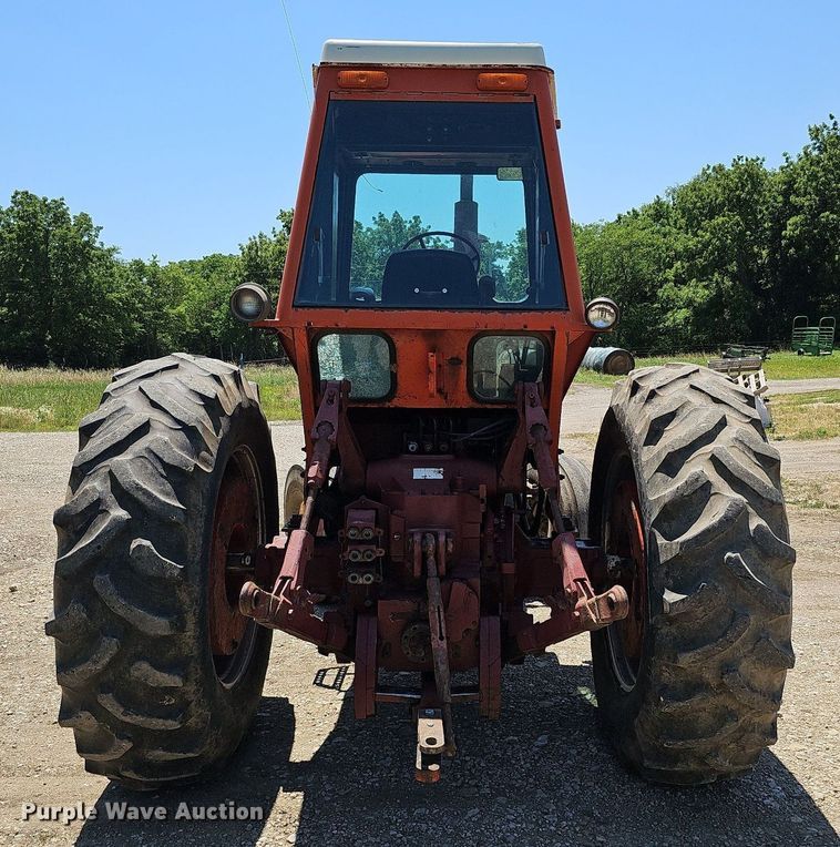 image for item DO2831 1976 Allis Chalmers 7040  tractor