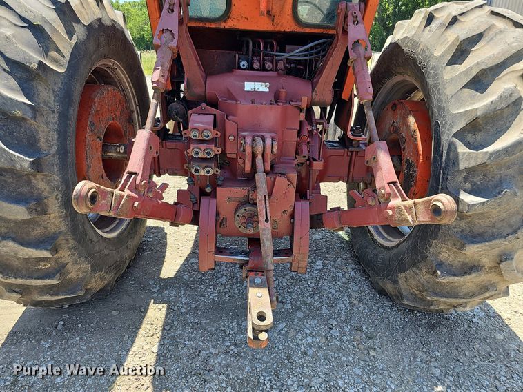 image for item DO2831 1976 Allis Chalmers 7040  tractor