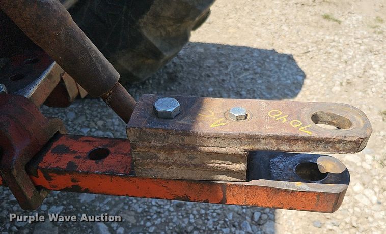 image for item DO2831 1976 Allis Chalmers 7040  tractor