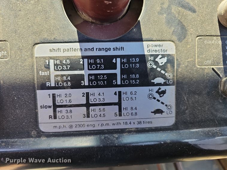 image for item DO2831 1976 Allis Chalmers 7040  tractor