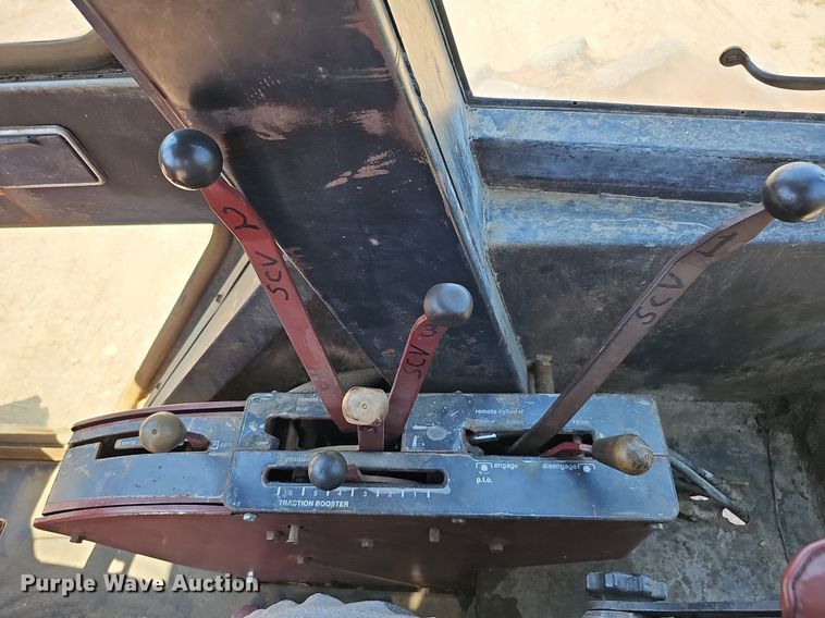 image for item DO2831 1976 Allis Chalmers 7040  tractor