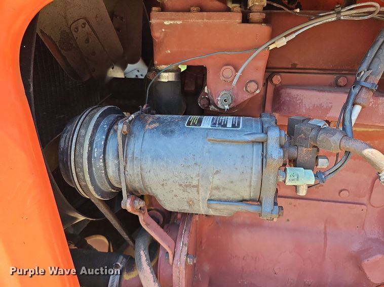 image for item DO2831 1976 Allis Chalmers 7040  tractor