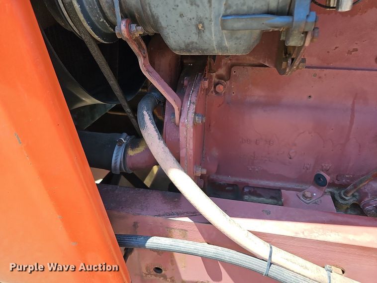 image for item DO2831 1976 Allis Chalmers 7040  tractor