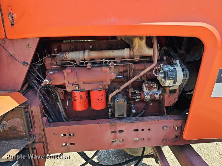 image for item DO2831 1976 Allis Chalmers 7040  tractor