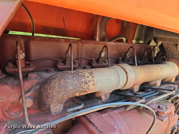 image for item DO2831 1976 Allis Chalmers 7040  tractor