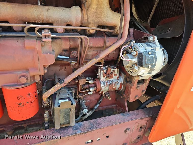 image for item DO2831 1976 Allis Chalmers 7040  tractor