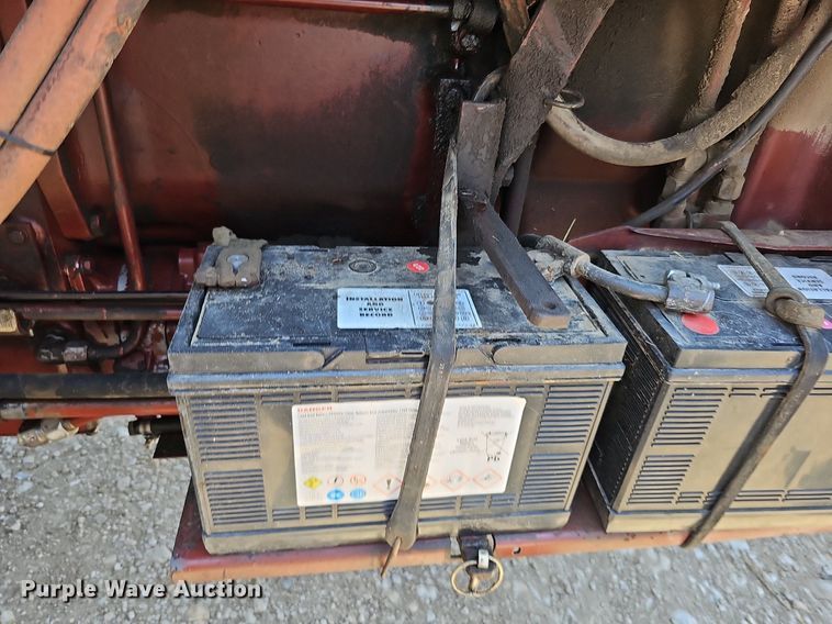 image for item DO2831 1976 Allis Chalmers 7040  tractor