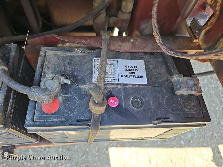 image for item DO2831 1976 Allis Chalmers 7040  tractor