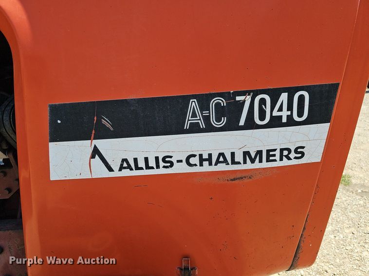 image for item DO2831 1976 Allis Chalmers 7040  tractor