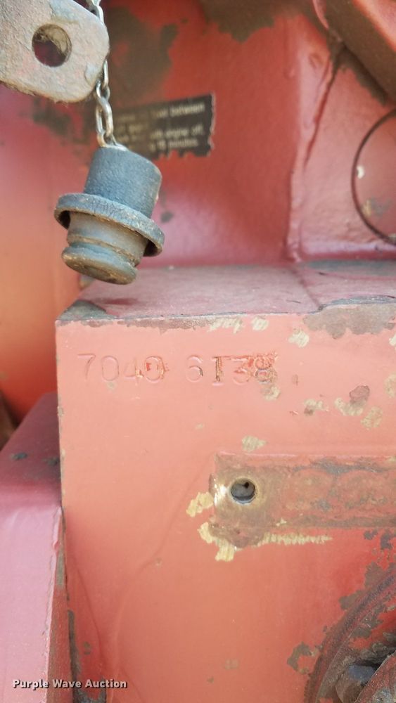 image for item DO2831 1976 Allis Chalmers 7040  tractor