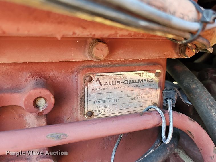 image for item DO2831 1976 Allis Chalmers 7040  tractor