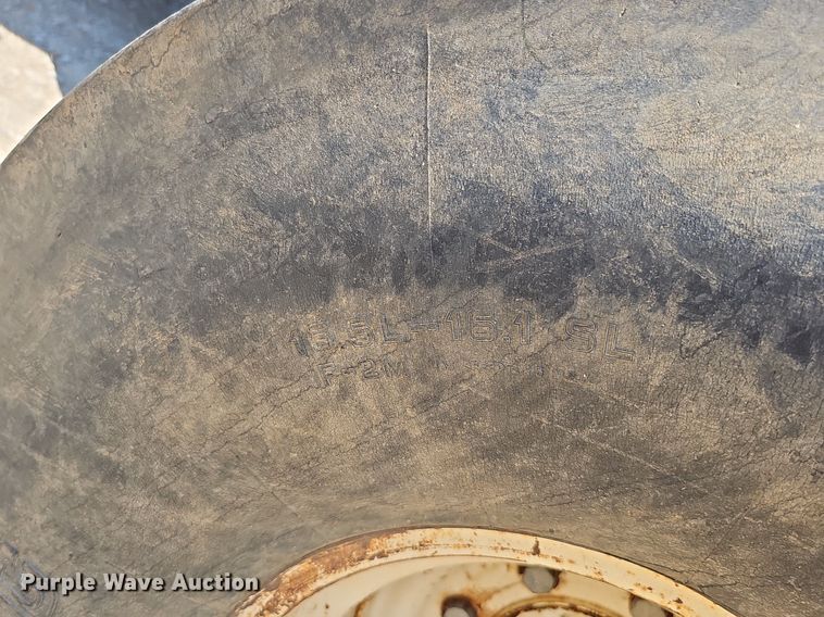 image for item DO2831 1976 Allis Chalmers 7040  tractor