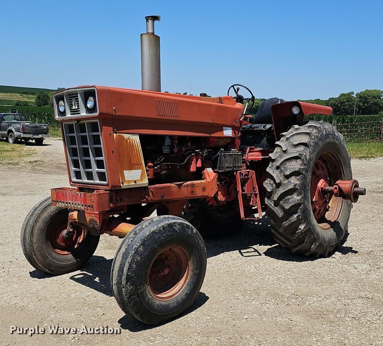 image for item DO2832 1971 International Farmall 1466  tractor
