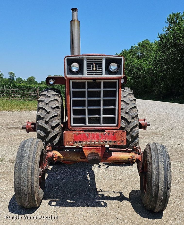 image for item DO2832 1971 International Farmall 1466  tractor