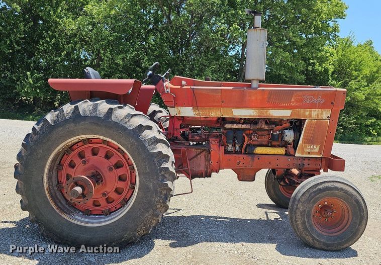 image for item DO2832 1971 International Farmall 1466  tractor