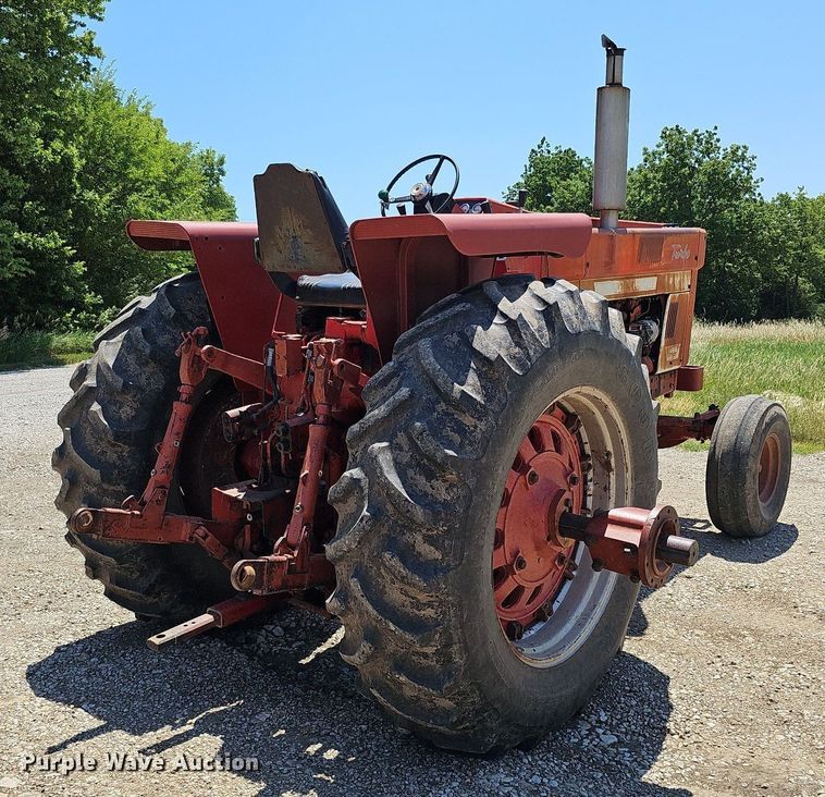 image for item DO2832 1971 International Farmall 1466  tractor