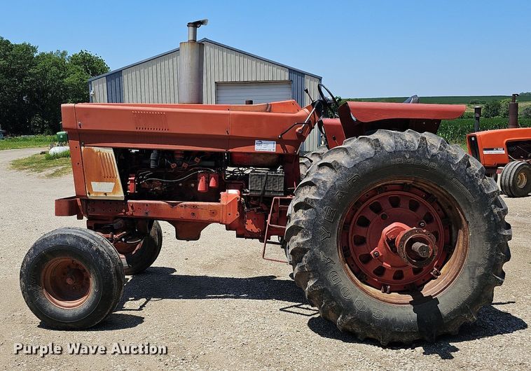 image for item DO2832 1971 International Farmall 1466  tractor