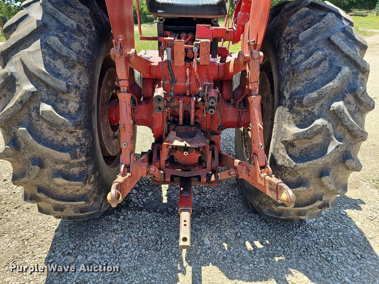 image for item DO2832 1971 International Farmall 1466  tractor