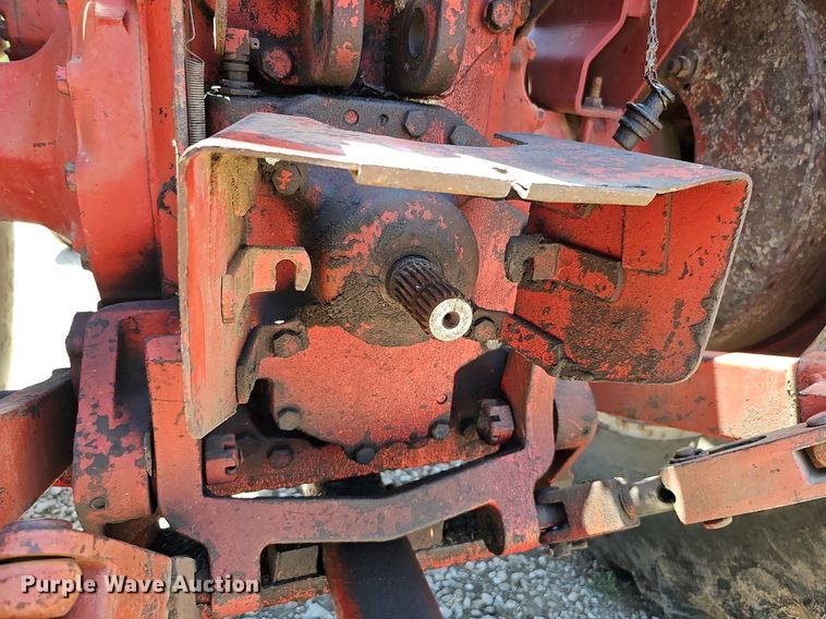 image for item DO2832 1971 International Farmall 1466  tractor