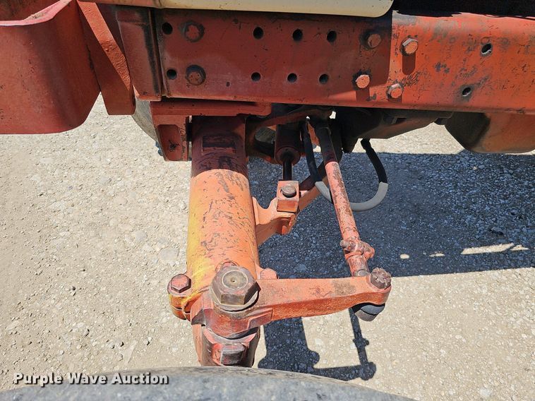 image for item DO2832 1971 International Farmall 1466  tractor