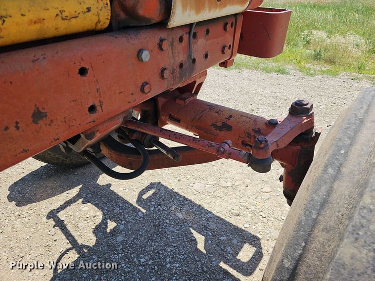 image for item DO2832 1971 International Farmall 1466  tractor