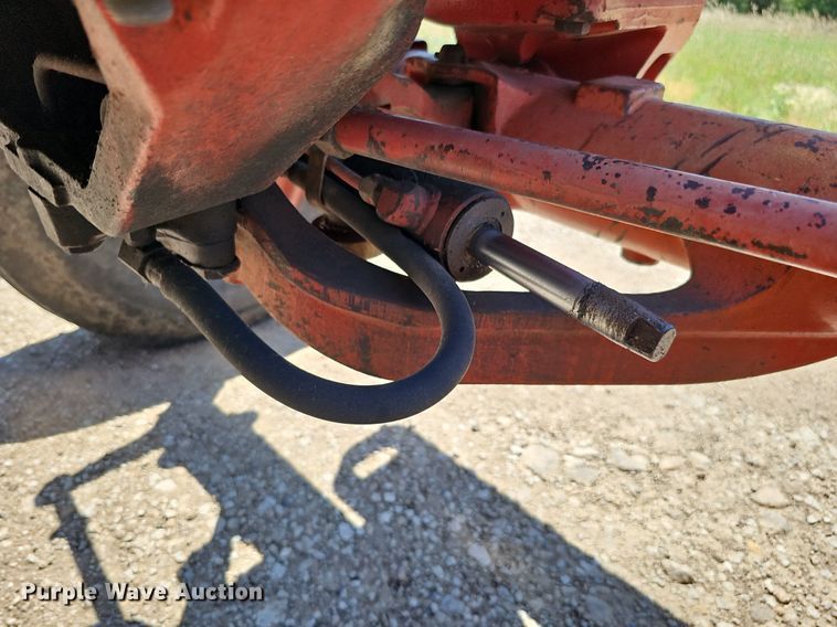 image for item DO2832 1971 International Farmall 1466  tractor