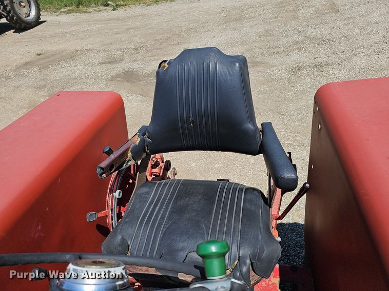 image for item DO2832 1971 International Farmall 1466  tractor