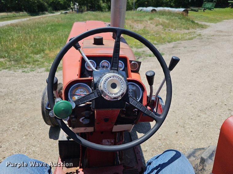 image for item DO2832 1971 International Farmall 1466  tractor